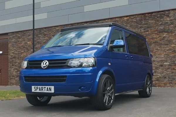 Front Passenger Quarter Poptop Down - VW T5.1 SWB Ravenna Blue campervan with Blizzard flooring, light grey and Indigo Blue interior, two tone blue upholstery