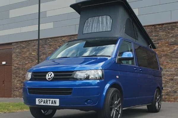 Front Passenger Quarter Poptop Up - VW T5.1 SWB Ravenna Blue campervan with Blizzard flooring, light grey and Indigo Blue interior, two tone blue upholstery